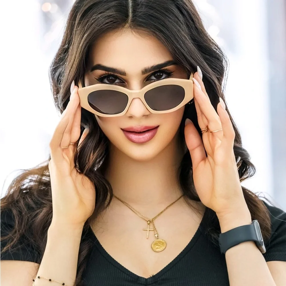 CELINE CL40238U 57E Acetate Triomphe 01 Sunglasses Beige Tan Sunglasses 510$ - Picture 6 of 6